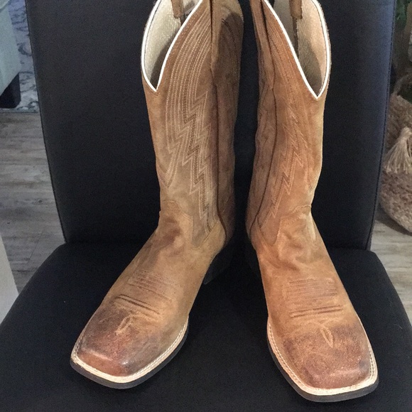 Shoes - Sale🔥Ariat Western Boot Leather Tan Color western pattern square toe size 7.5
